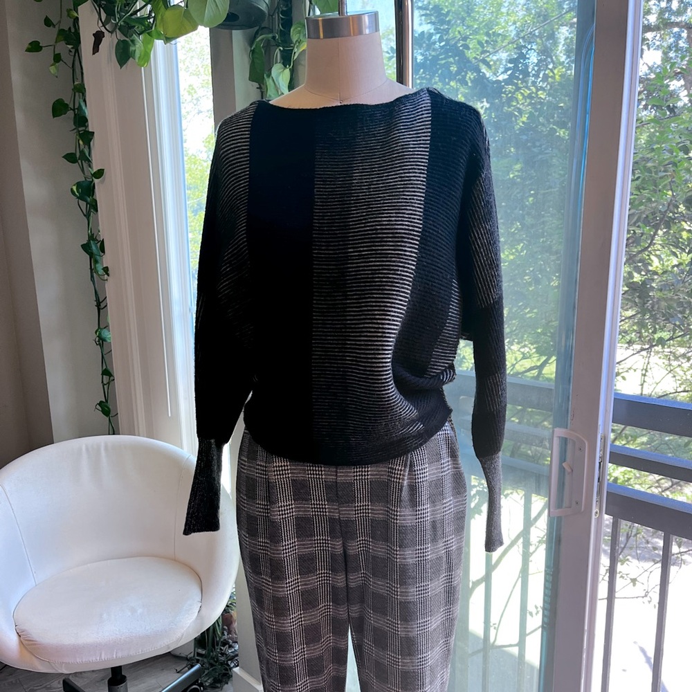 Philosophy Black and Gray Batwing Color Block Sweater; Small